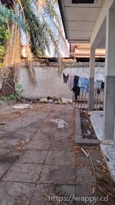 Parcelle à vendre avec une maison basse à Bon marc