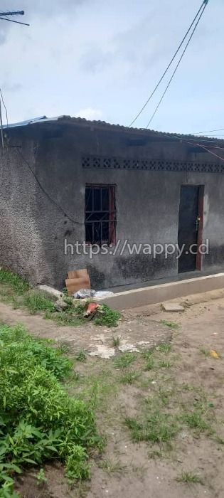 Parcelle sur macadam avec Maison à N'djil