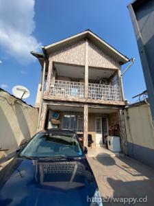 Parcelle dotée d'une maison en étage de R+1