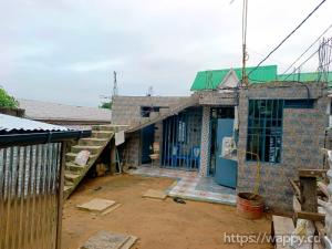Parcelle avec fondation de R+2 à Mont Ngafula