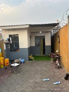 Parcelle dotée d'une belle maison en à Ngiri-ngiri