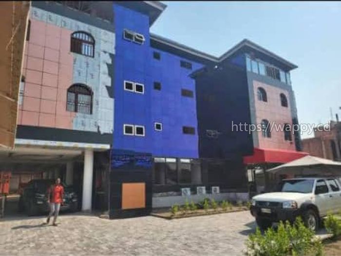Sites touristiques à vendre au Quartier Kimpoko