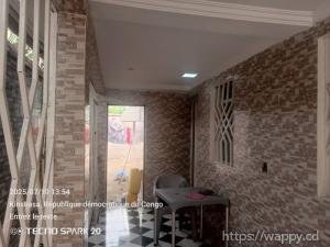 Parcelle avec une belle maison à kinkole
