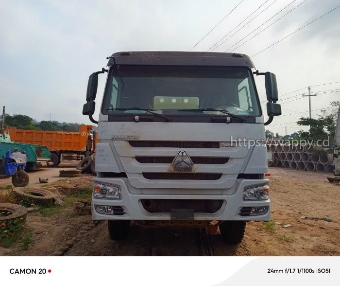 CAMION CITERNE HOWO