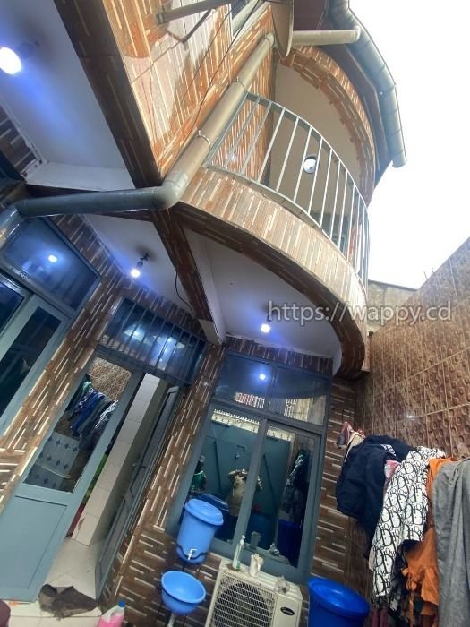Maison de trois chambres à Matete