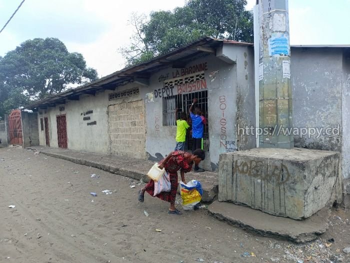 PARCELLE À USAGE COMMERCIAL ET LOCATIF