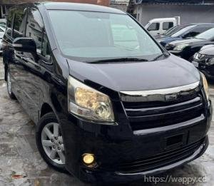 Toyota Noah - Sans plaque