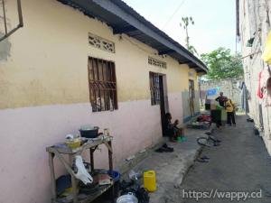 Parcelle à Vendre avec des maisons opérationnelles