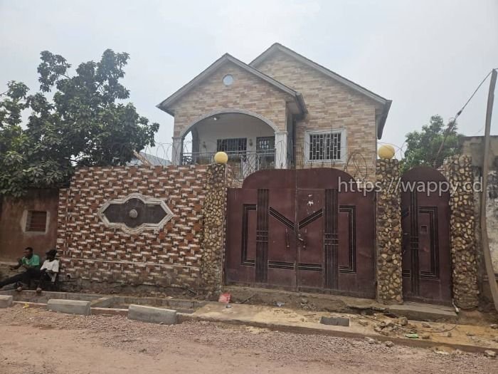 Parcelle avec Maison d'un étage R+1 à Ma Campagne