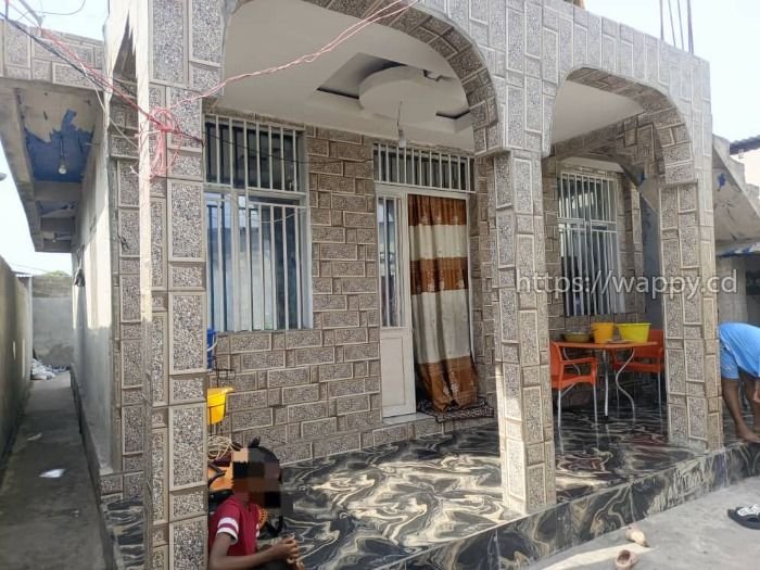 Parcelle bien située avec deux maisons