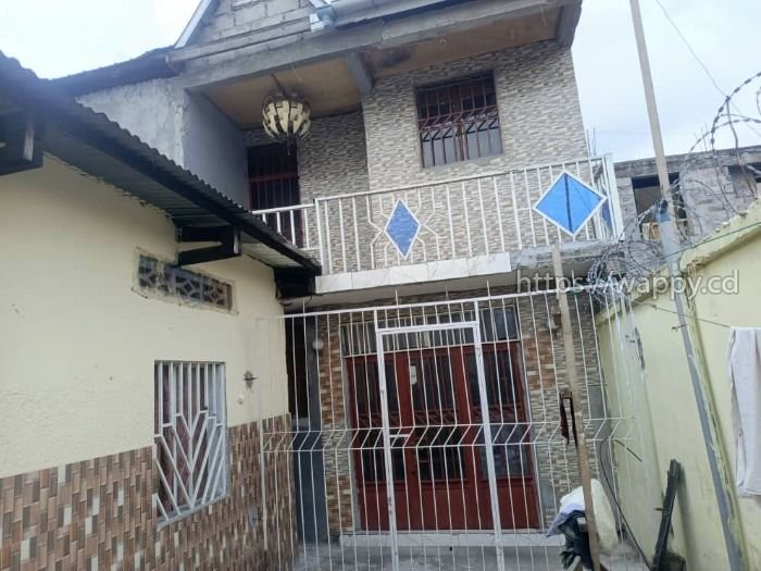 Immeuble + 2 maisons basses- Investissement idéal