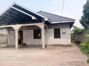 Parcelle clôturée avec maison à Bibwa (N’sele)