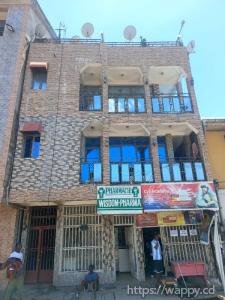 Immeuble rentable à Barumbu, macadam