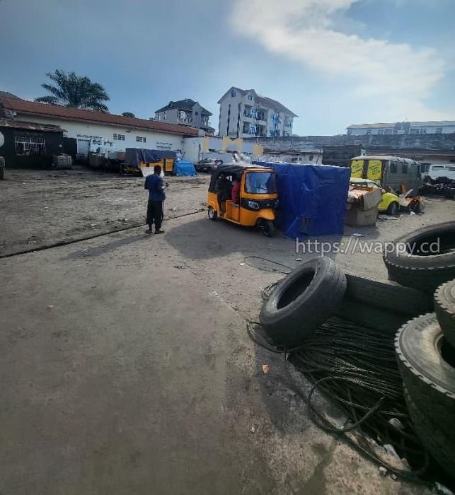 Grande Parcelle de 2.400 m² à Matete Debonhomme