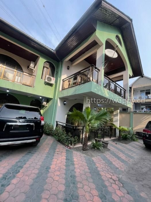 Grande Parcelle Résidentielle à Limete 1ère Rue