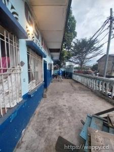 Parcelle commerciale – Façade macadam Lemba