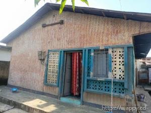 Parcelle avec 3 portes au Quartier 13 Ndjili