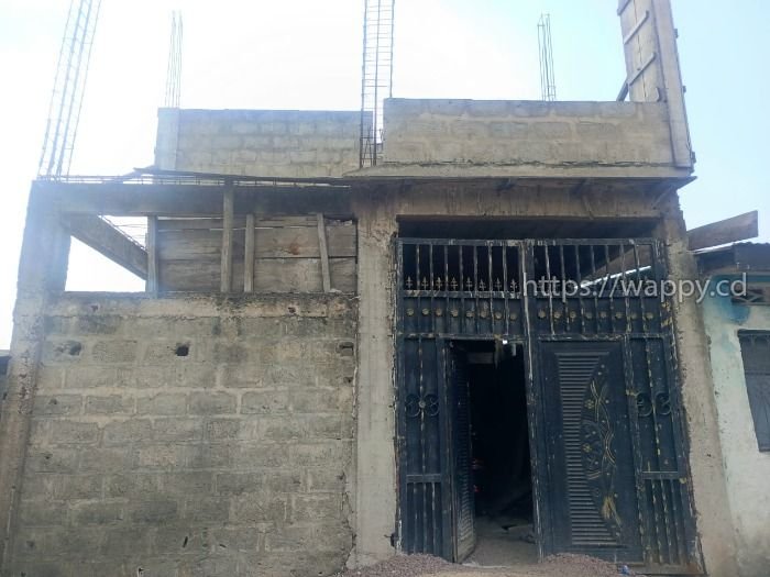 Parcelle Inachevée avec Fondation de 2 niveaux