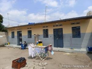 GRANDE PARCELLE AVEC 5 MAISONS LOCATIVES