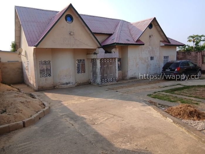 Maison de 3 chambres à Muanda-ville