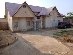 Maison de 3 chambres à Muanda-ville
