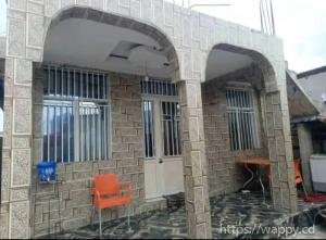 Parcelle avec deux appartements à Efobank