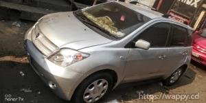 Toyota ist 1.3L Gris 2006