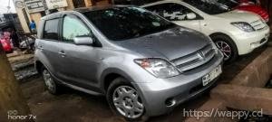 Toyota ist rouge 2006 stock