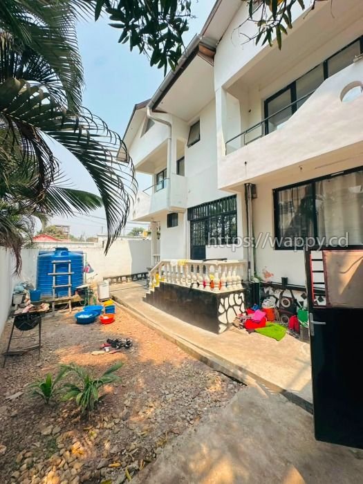 Villa résidentielle avec revenu locatif à vendre à