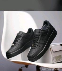 NIKE AIR FORCE NOIR 🖤