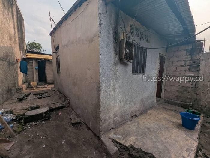 PARCELLE À NDJILI QUARTIER 8 — À 7ᵉ POSIT