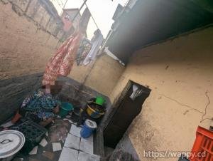 Parcelle à Ndjili Q1 avec 3 portes