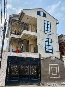IMMEUBLE R+2 À BANDAL – SYNKIN