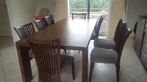 Grande table et chaise