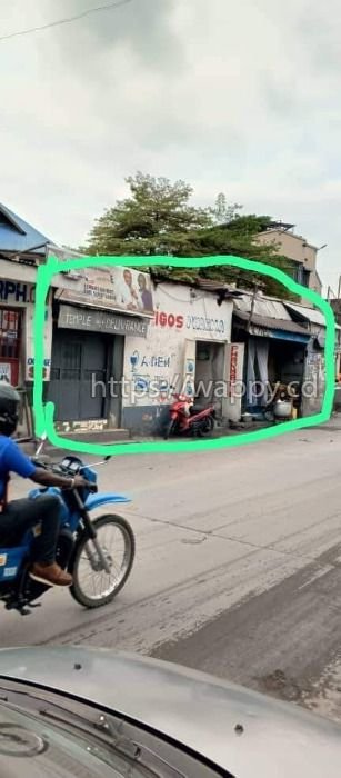 PARCELLE SUR MACADAM DANS LA COMMUNE DE KINSHASA