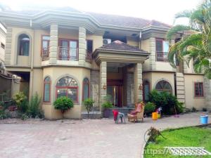 Très belle villa avec piscine située à Mont Fleury