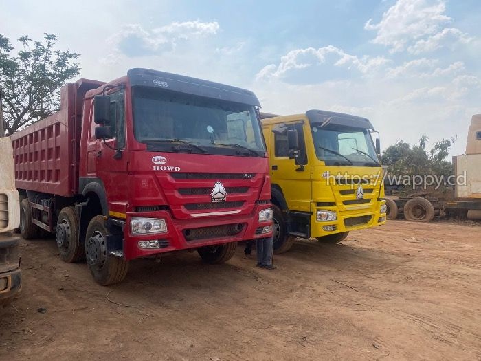 2 Camions modèle 2016 et Engin modèle 2011