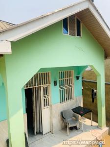 Maison type locatif de 6 portes à Mont Ngafula