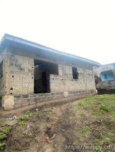 Parcelle avec maison de 3 chambres en construction