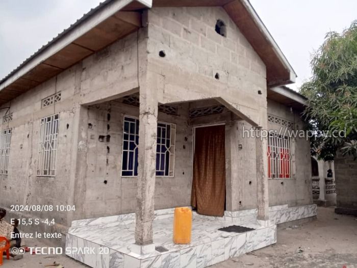 PARCELLE CONTENANT UNE GRANDE MAISON