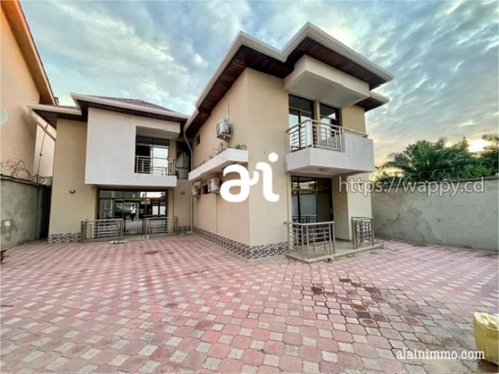 PARCELLE DE 315m² DOTÉE D’UNE BÂTISSE R+1
