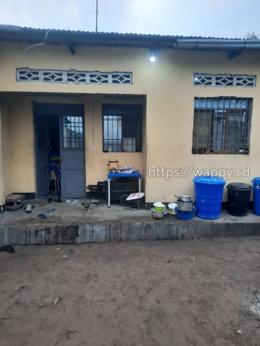 Parcelle cadastrée avec une maison à N'djili